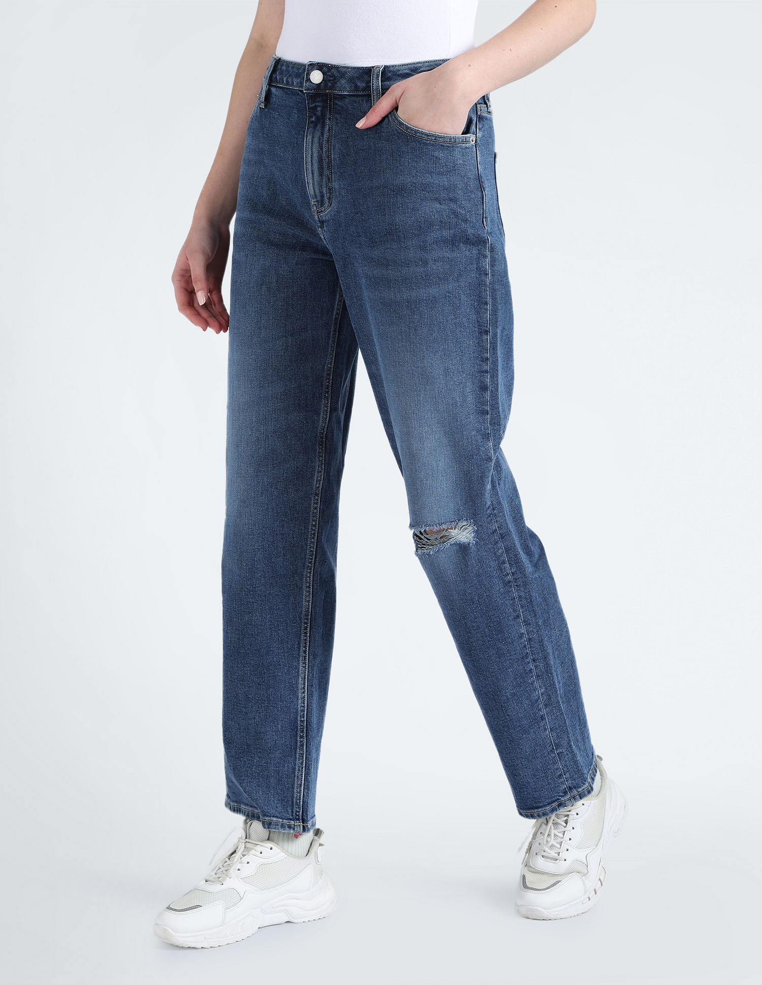 Calvin Klein Lightly Distressed 90s Straight Fit Jeans
