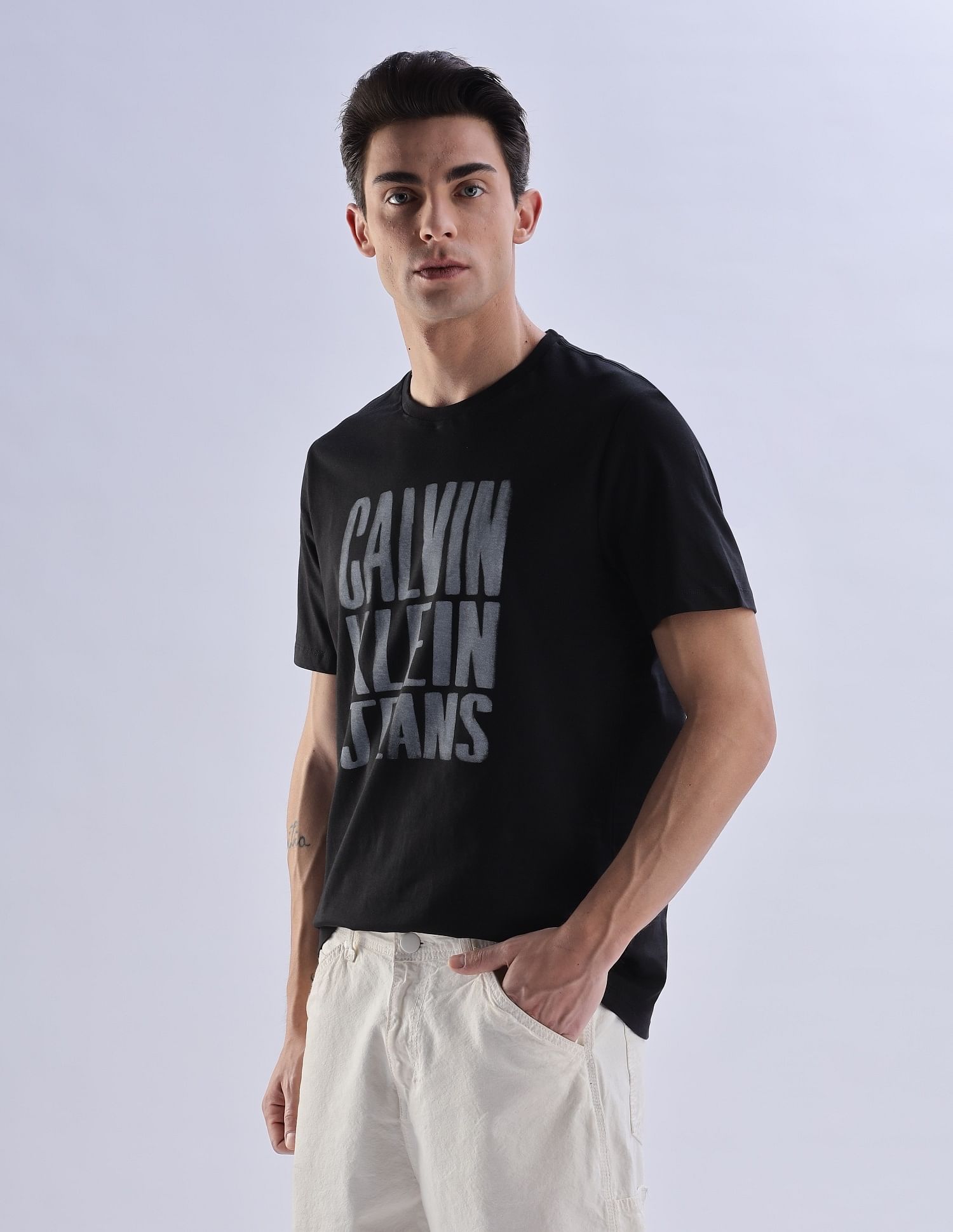 Calvin Klein Jeans Regular-Fit Logo Cotton T-Shirt