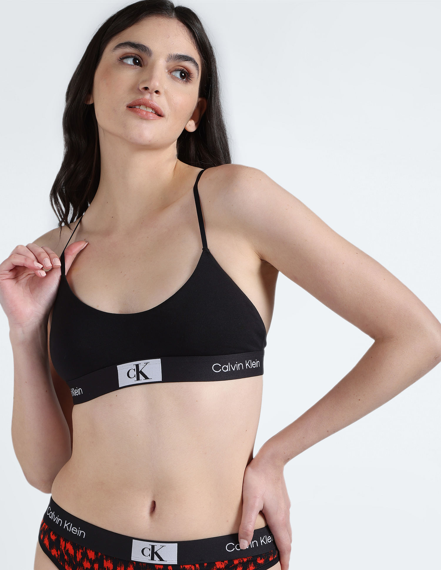 Buy Calvin Klein Underwear Women Black Solid Square Neck Sports Bra -  NNNOW.com
