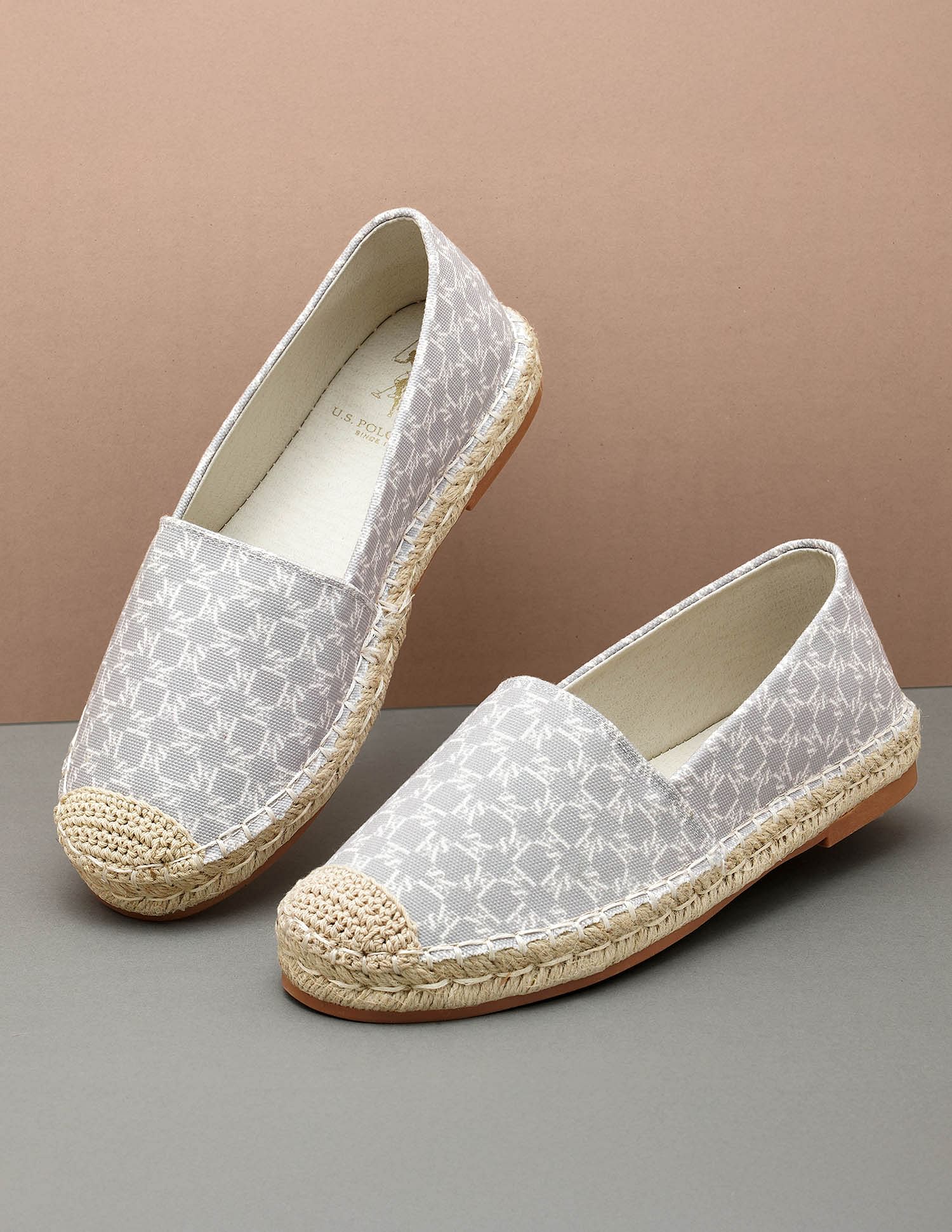 U.S. Polo Assn. Women Round Toe Brand Print Rosa Sandals