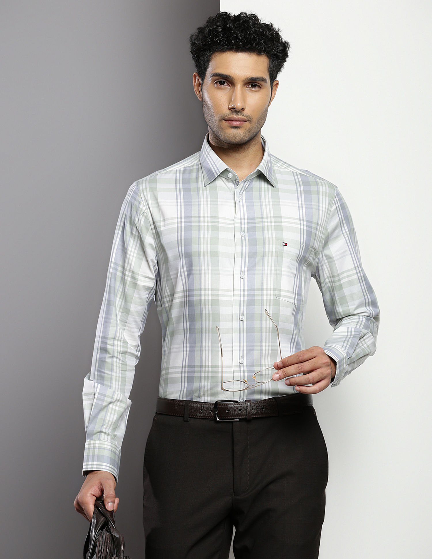 Tommy Hilfiger Cutaway Collar Twill Shirt
