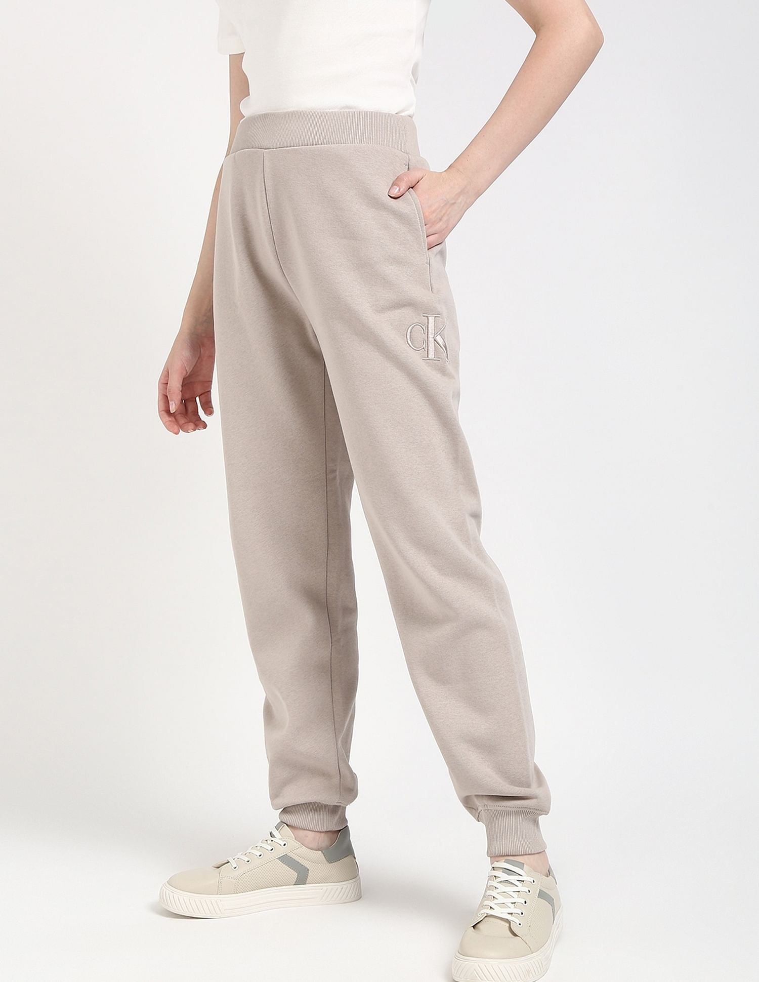Calvin Klein Jeans Regular-Fit Solid Mid Rise Trouser