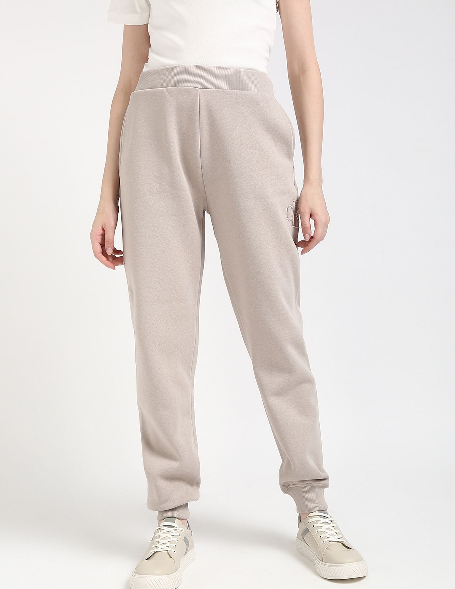 Calvin Klein Jeans Regular-Fit Solid Mid Rise Trouser