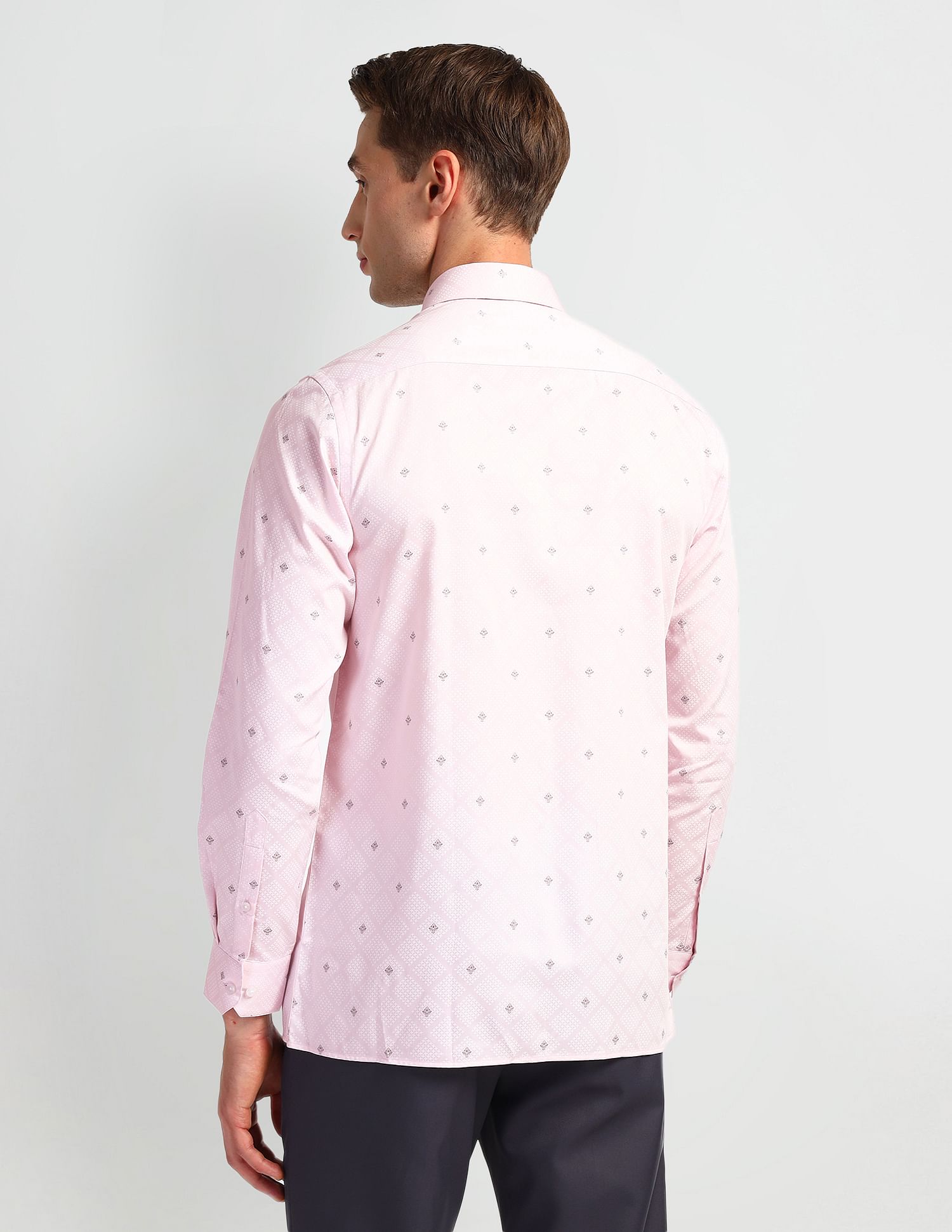 Arrow Cutaway Collar Geometric Print Shirt