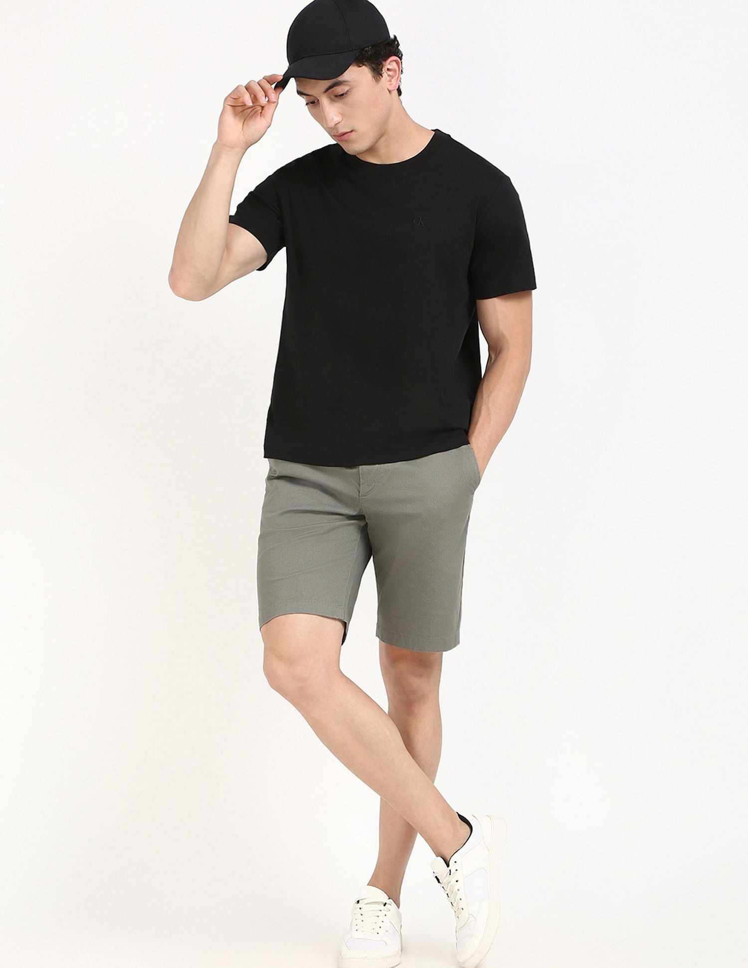 Tommy Hilfiger Relaxed Fit Solid Mid Rise Shorts