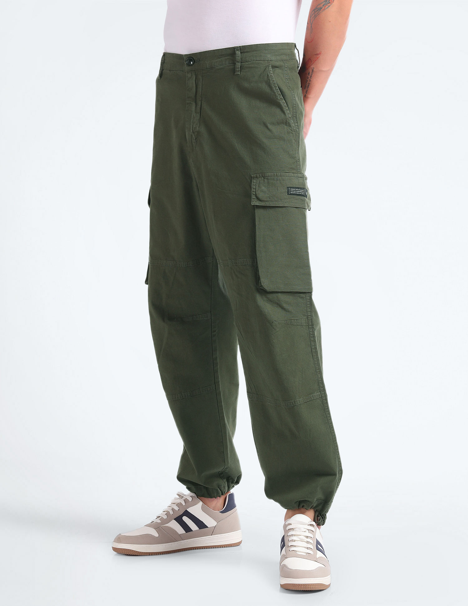 Flying Machine Mid Rise Textured Cargo Pants
