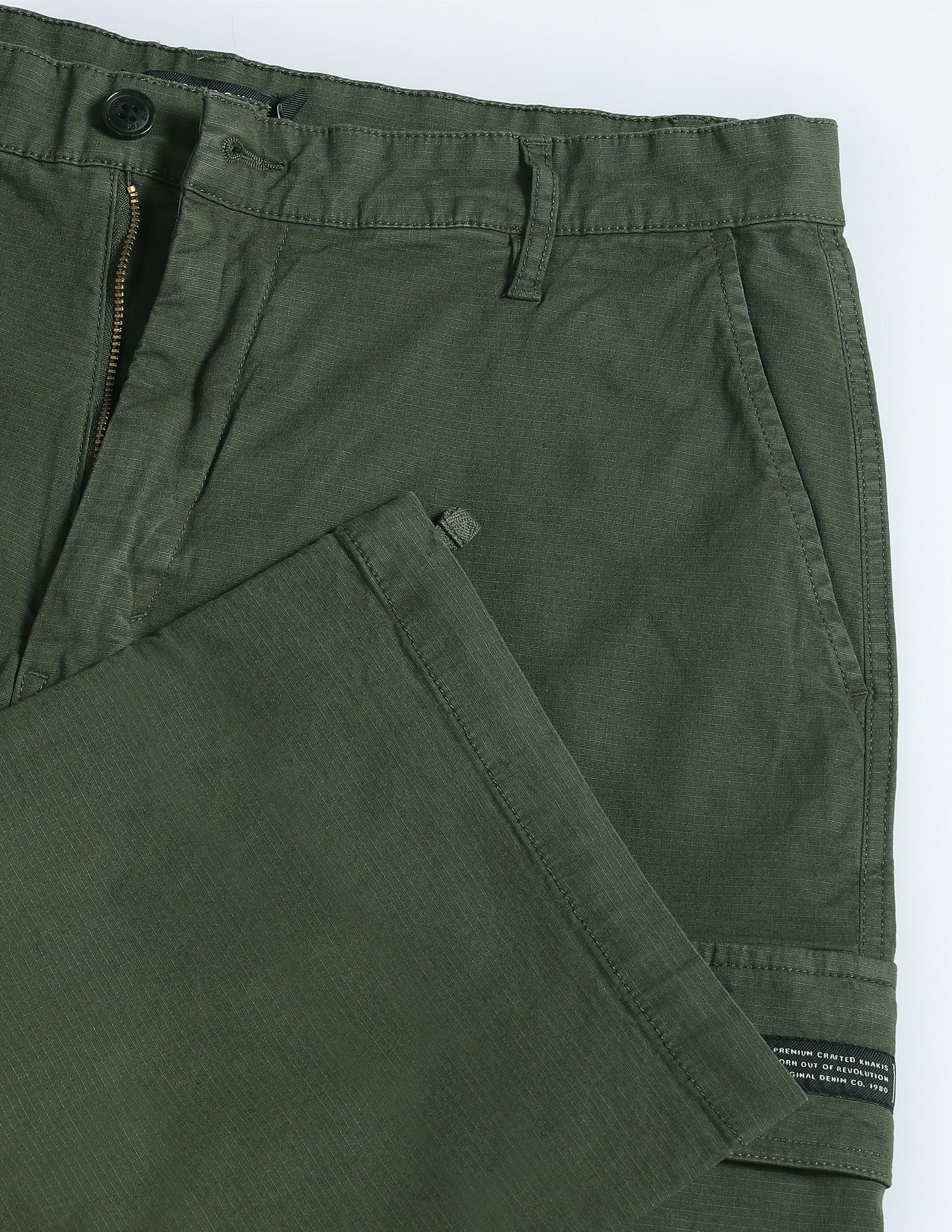 Flying Machine Mid Rise Textured Cargo Pants