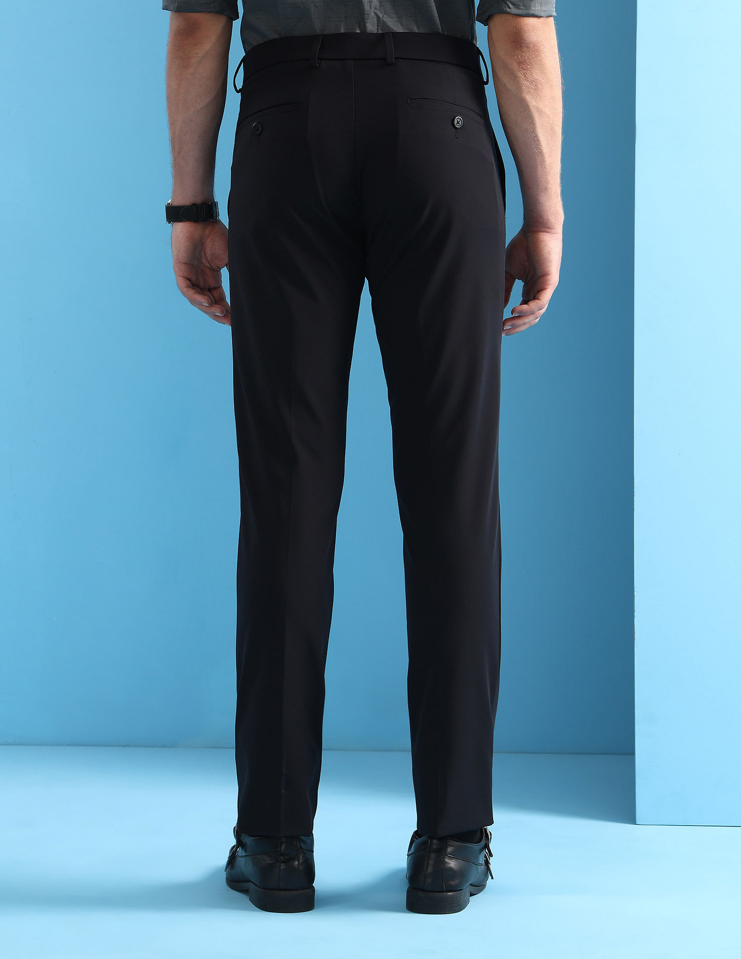 Arrow Newyork Solid Regular Fit Knitted Trousers