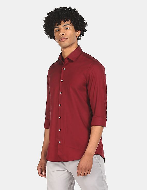 Calvin Klein Men Dark Red Slim Fit Solid Casual Shirt