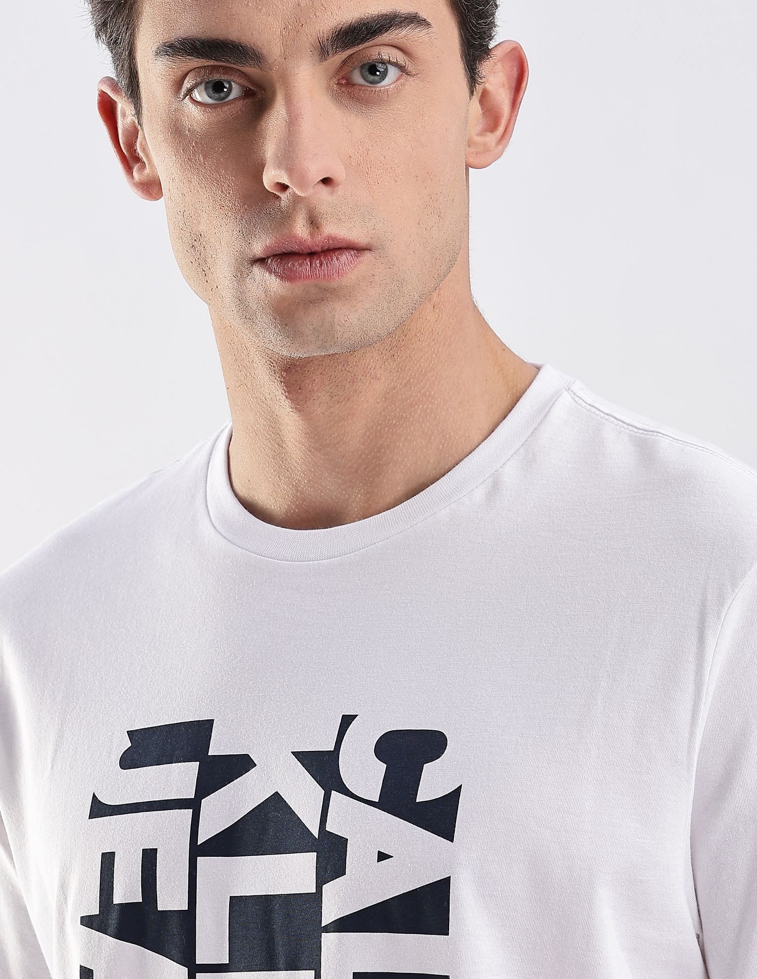 Calvin Klein Jeans Regular-Fit Logo Cotton T-Shirt
