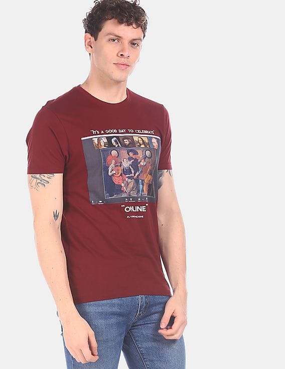 Men Maroon Ribbed Crew Neck Graphic 