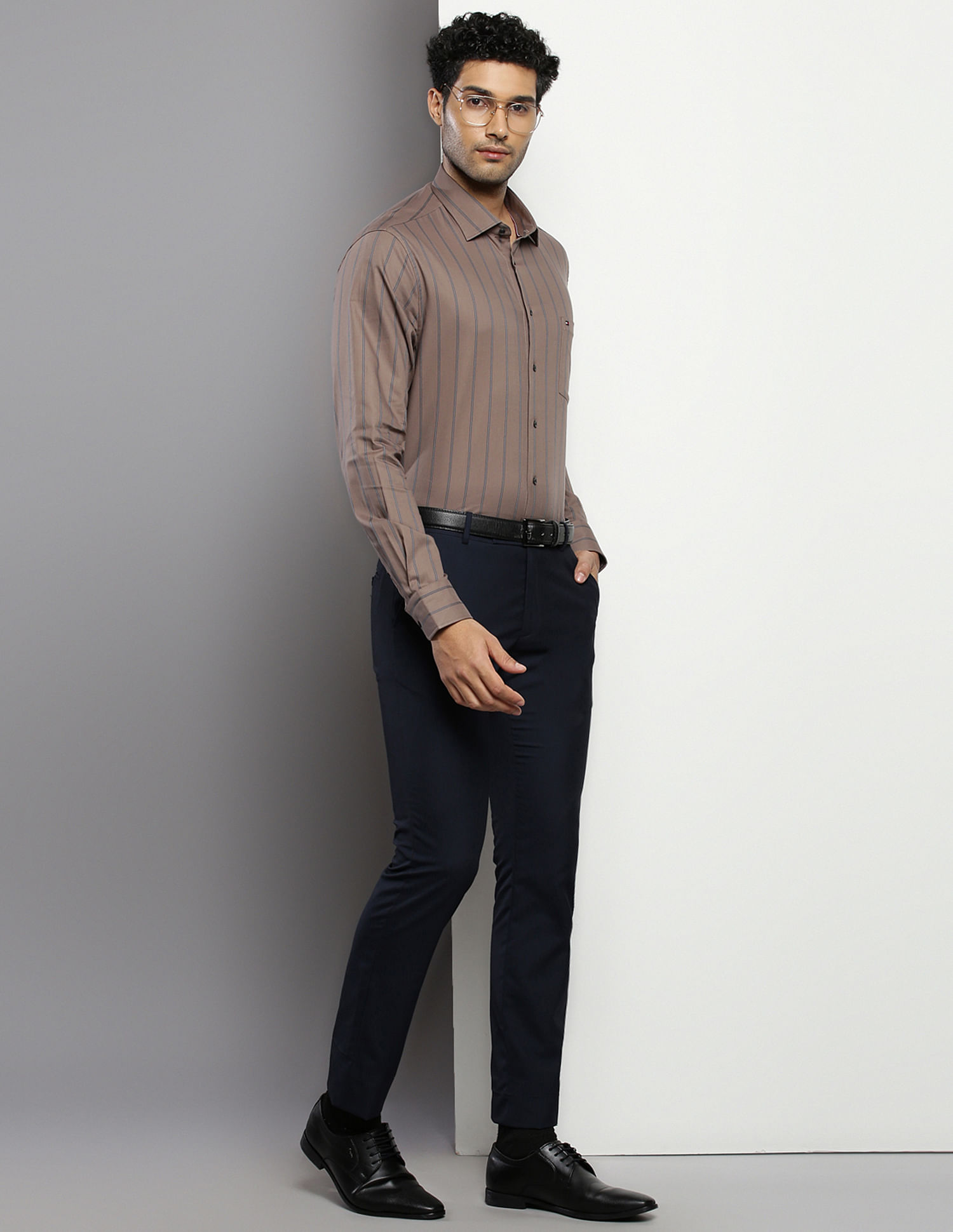 Tommy Hilfiger Cutaway Collar Twill Shirt