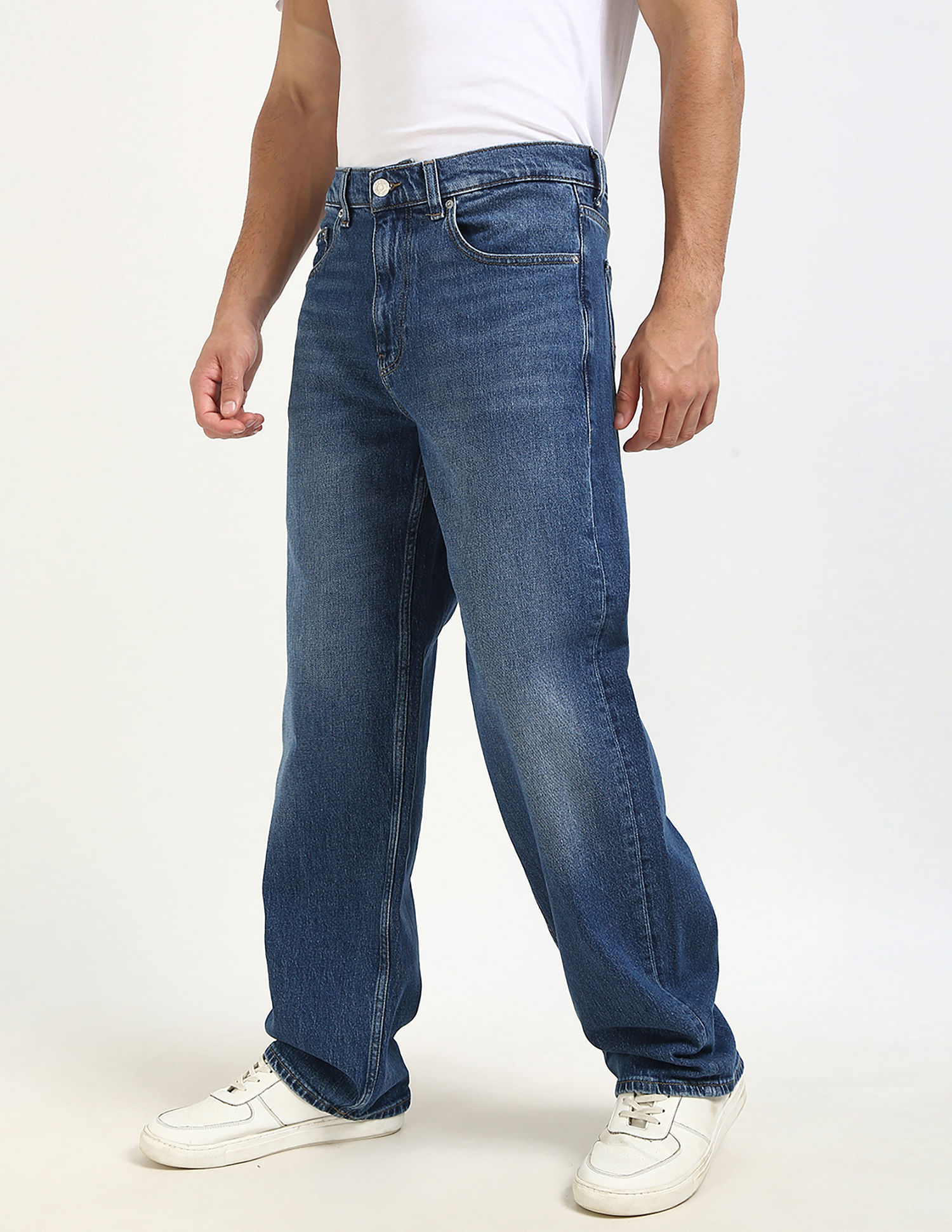 Tommy Hilfiger Light-Wash Loose-Fit Mid Rise Jeans