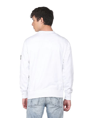 [ JEANS] Badge Crew Neck Sweat Shirt ★大人気★ Red Tab Crewneck Sweater - Grey | Levi's® US