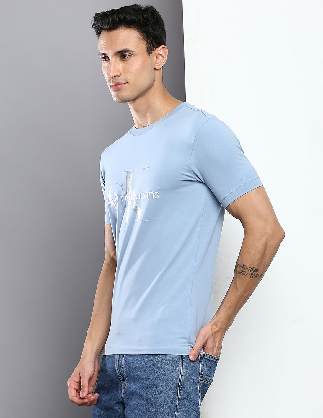 Buy Calvin Klein Jeans Short Sleeve Logo T-Shirt - NNNOW.com