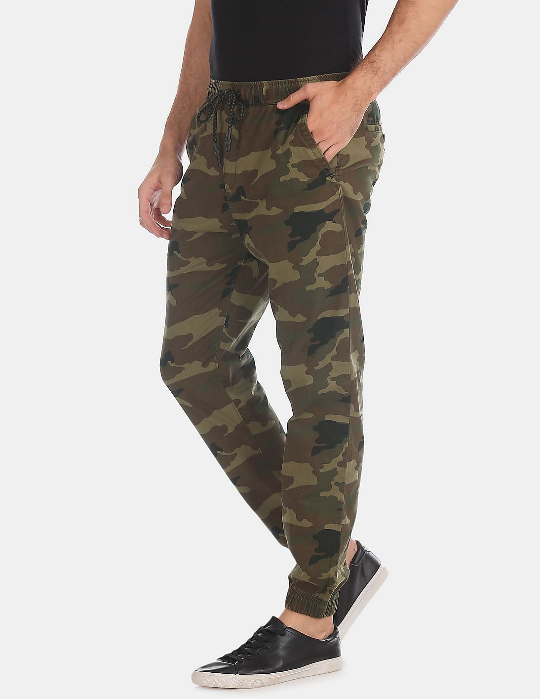 Camo print hot sale joggers mens