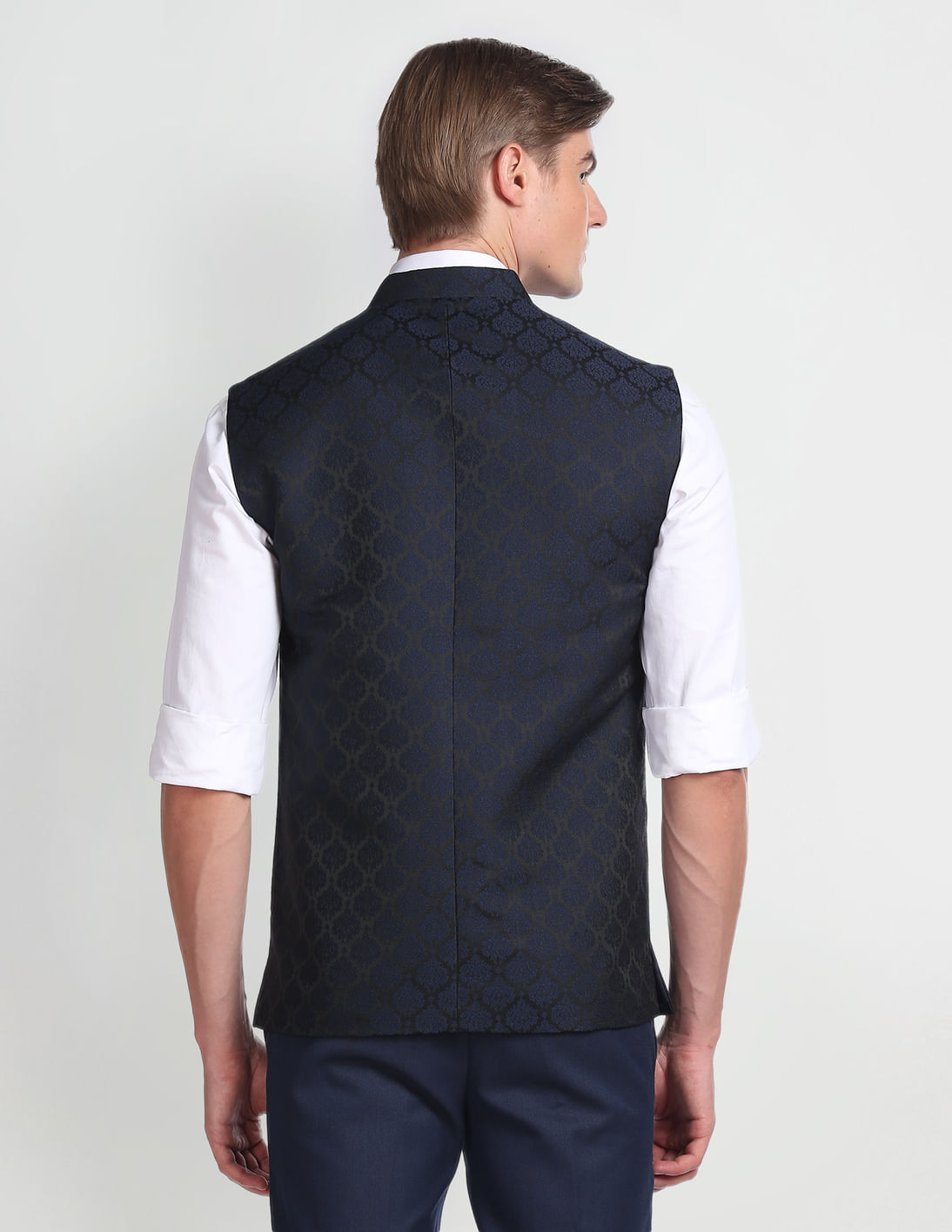 Buy Arrow Mandarin Collar Sleeveless Nehru Jacket - NNNOW.com